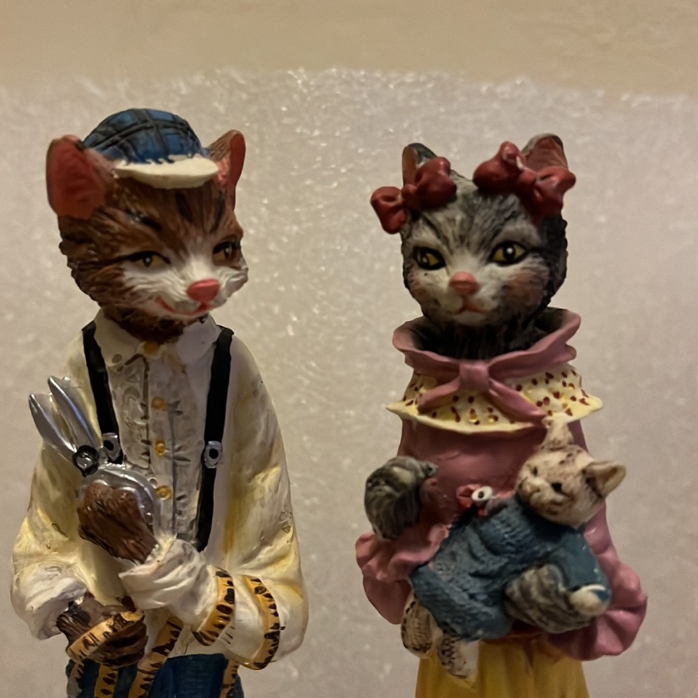 2 skinny cat figurines